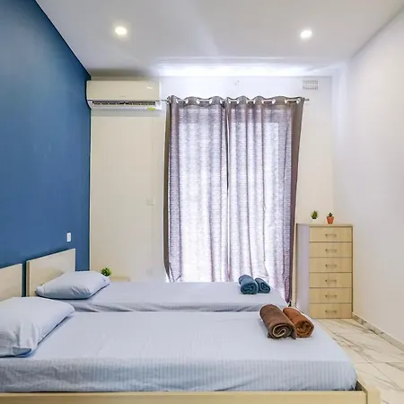 4 Bedroom 3 Bath Paceville Flat *